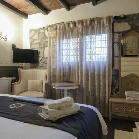 Pindos Aparthotel 4*