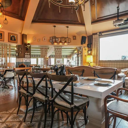 Pindos Aparthotel 4*